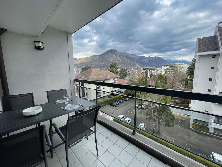 Le Mont-Veyrier, Parking Et Vue Lägenhet Annecy Exteriör bild